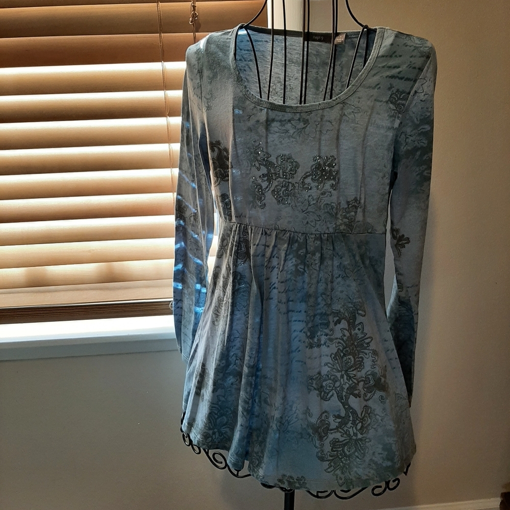 Blue babydoll graphic/embellished apt.9 top